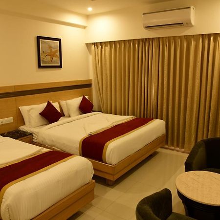 Hotel U.T.ELITE Bangalore Exterior foto